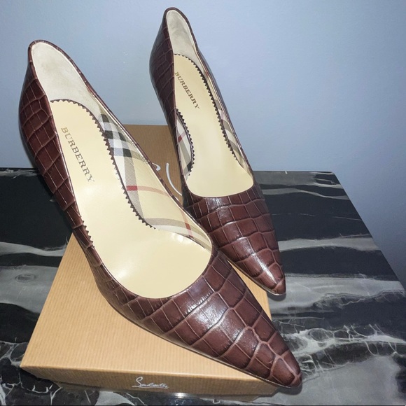 BURBERRY NWT Brown Croc Leather Pumps - Picture 6 of 12